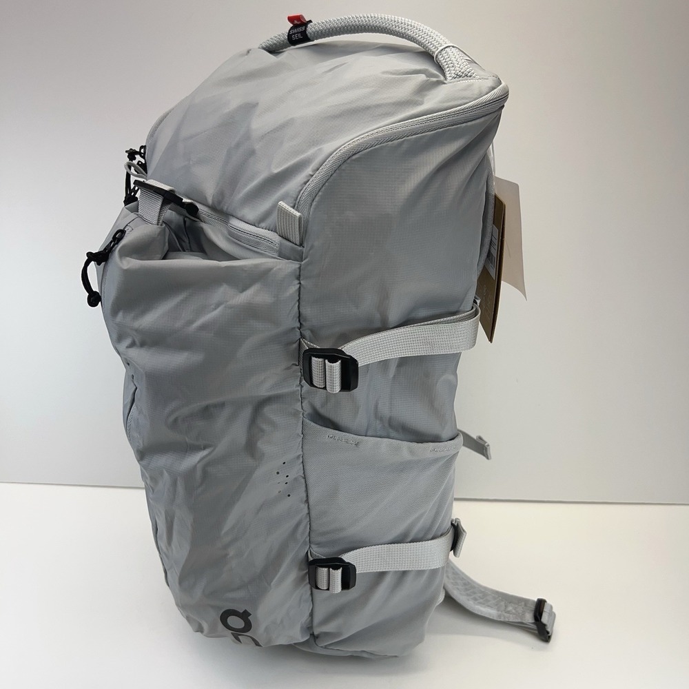 ON Running Speed Pack 18L Lite Backpack Travel Gym Hiking Running Gray NWT